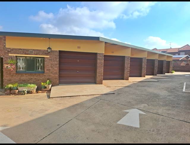 2 BEDROOM TOWNHOUSE FOR SALE IN GREENHILLS